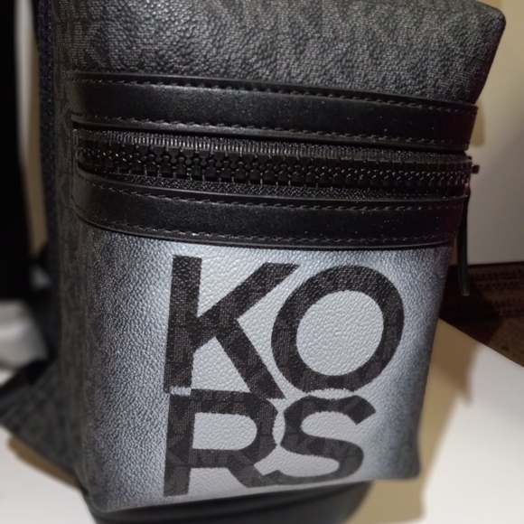 AUTHENTIC CUSTOM GRAFFITI SPLATTER CAMO MICHAEL KORS COOPER MENS BACKPACK - Picture 3 of 6